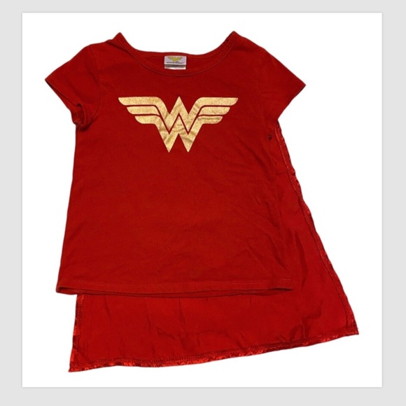Wonder Woman Girl’s Red & Gold Emblem T-shirt with cape Sz 6/6X m - Picture 1 of 6